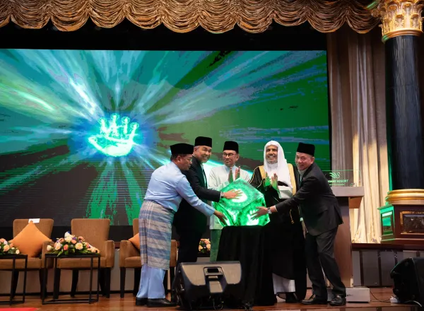 Perdana Menteri Malaysia mengumumkan bahwa konferensi ini akan dianggap sebagai: “Konferensi Pendiri Persaudaraan dan Kerja Sama Antar Para Pemimpin Agama”, yang akan diikuti oleh konferensi tahunan dengan nama "KTT Kuala Lumpur untuk Para Pemimpin Agama" untuk membahas topik-topik baru setiap tahun.