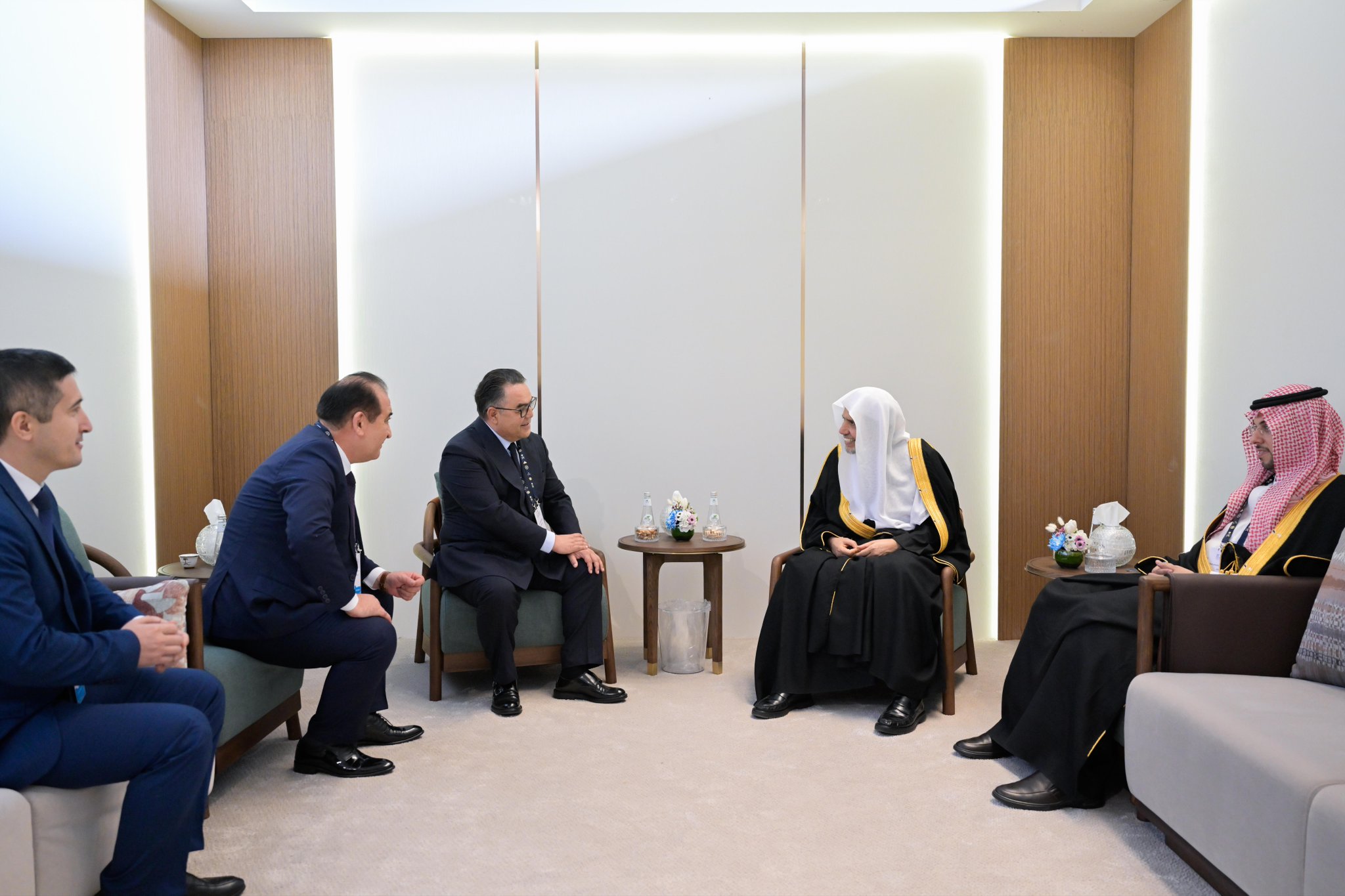 Syekh Dr. Mohammed Al-Issa, bertemu dengan Yang Mulia Kepala Pusat Peradaban Islam di Kabinet Menteri Uzbekistan, Dr. Firdavs Fridunovich Abdukhalikov